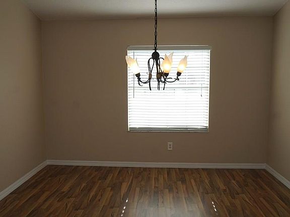 5th image of 51 Brushwood Ln