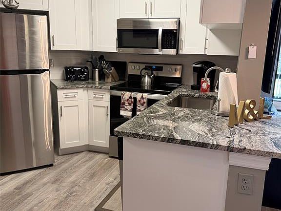 3rd image of 3814 SOUTHPOINTE DRIVE #1