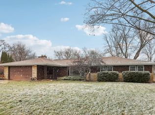 21840 Greendale Dr, Waukesha, WI 53186