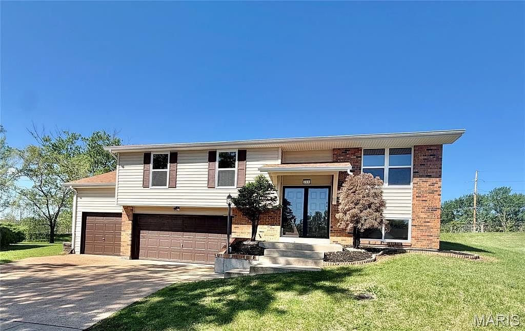 344 Saddle Back Dr, Saint Louis, MO 63129 | Zillow