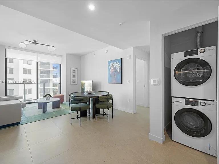 11 NE 6th St #1111 — Photo 7