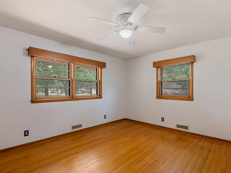 900 N Saint James Pl — Photo 13