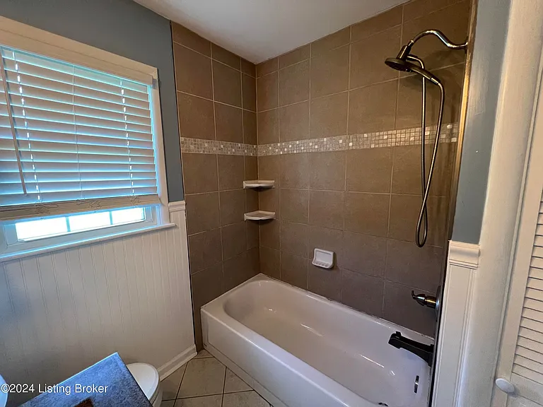 2307 Medford Ln — Photo 11