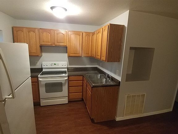 3rd image of 1623 Alice St
