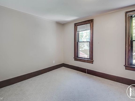 5th image of 818 Dewey Ave