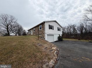 1528 Lake Shore Dr, Chambersburg, PA 17202