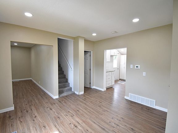 5th image of 808 1st St W