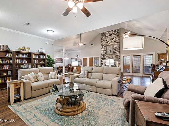 5th image of 321 Lake David Dr