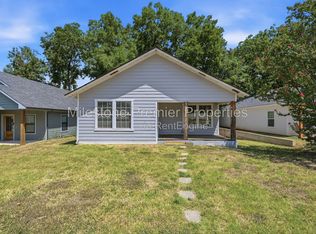 215 W Walker St, Denison, TX 75020