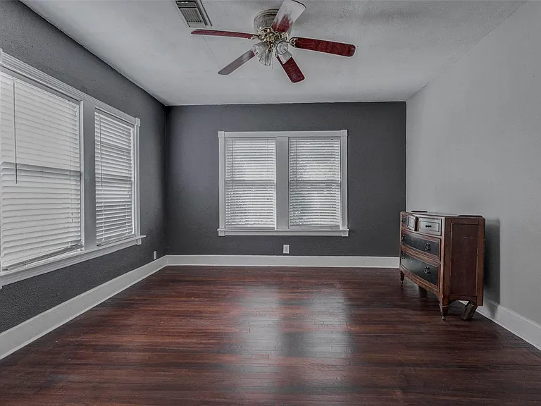 2410 Cleburne St — Photo 17