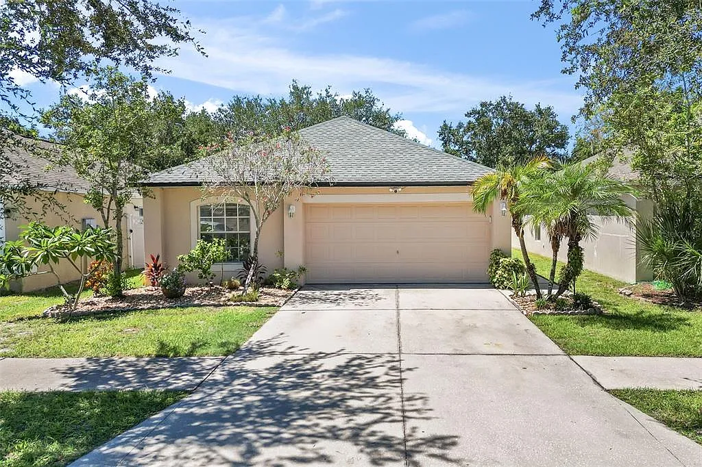 3 bed, 2.0 bath, 1292 sqft, $2,100 — Photo 1