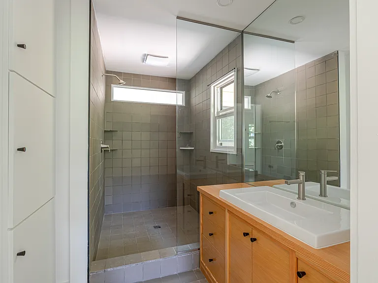 776 Mitchell St — Photo 15