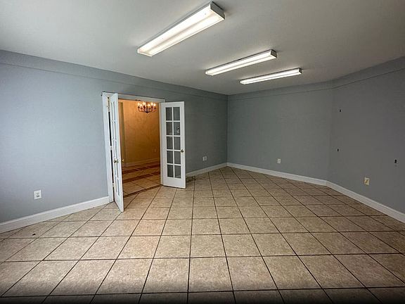5th image of 709 Hay St