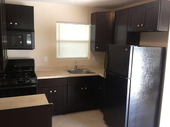 5th image of 832 S J Street