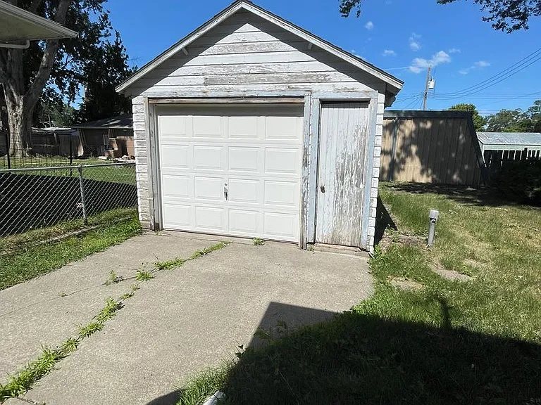 912 S 2nd St — Photo 13