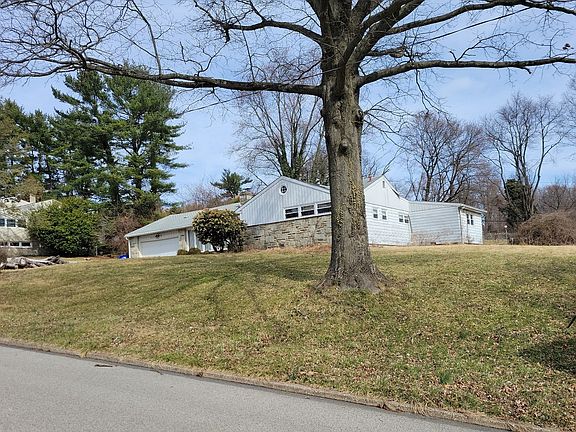 2nd image of 8101 Newbold Ln