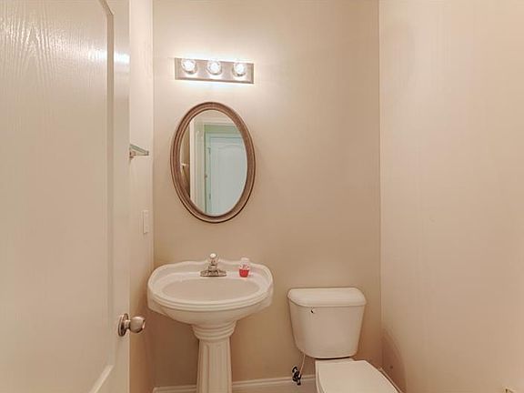 4th image of 1811 Penny Ln