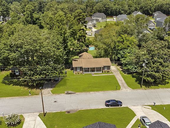 5th image of 3711 Columbia Dr