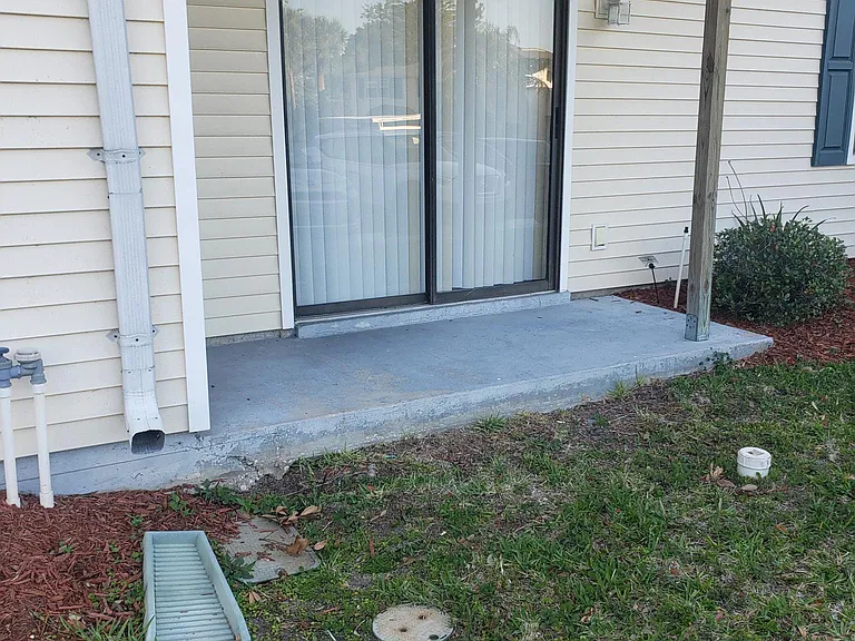 128 Camphor Cir #B — Photo 2