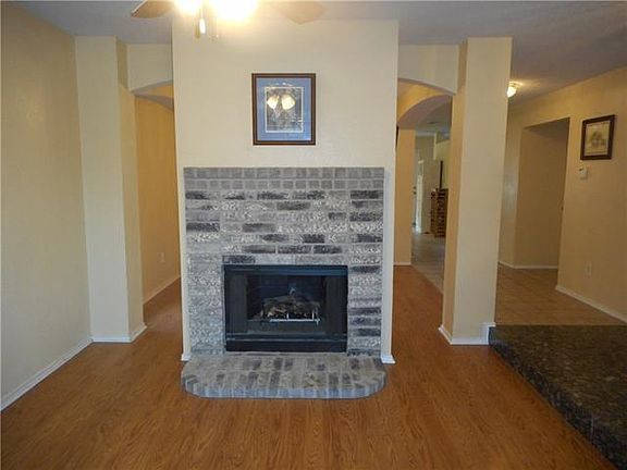 3rd image of 1375 Daffodil Ln