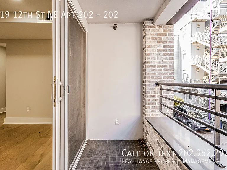 919 12th St NE #202 — Photo 9