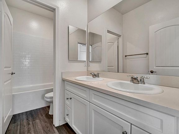 4th image of 3228 E Olympic Dr