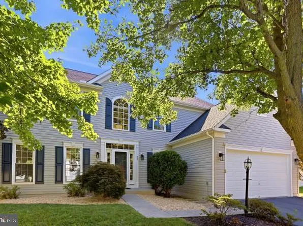 32 Potterfield Dr, Lovettsville, VA 20180