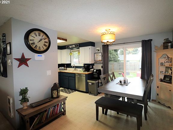 5th image of 207 SE 154th Ct