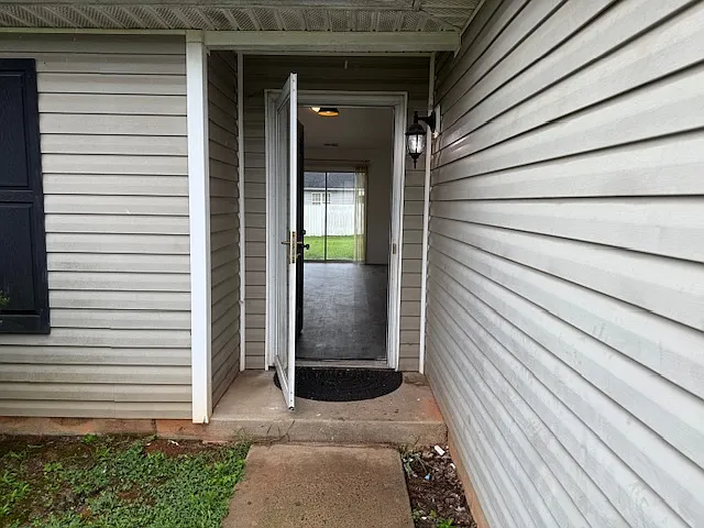 3 bed, 1179 sqft, $1,800 — Photo 2