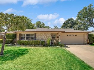 316 Tanglewood Dr, Hurst, TX 76053