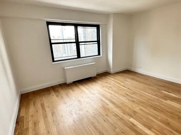305 East 86th Street 19NE image 3 of 13
