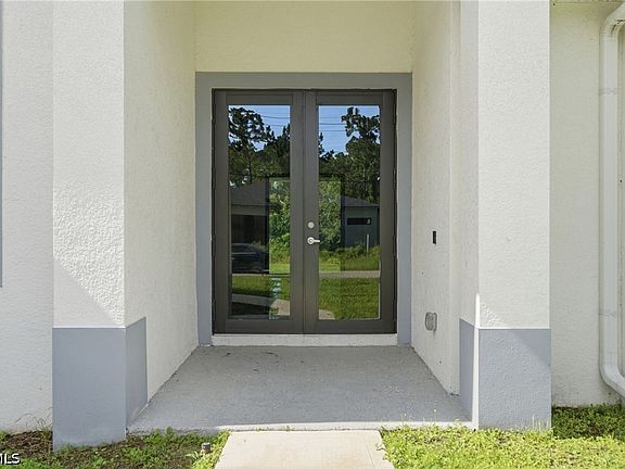 4th image of 1002 E 5th St