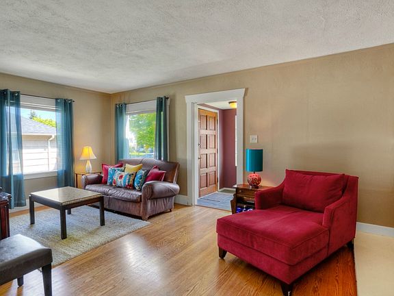 4th image of 11719 Phinney Ave N