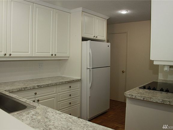 4th image of 4811 96th Ave W