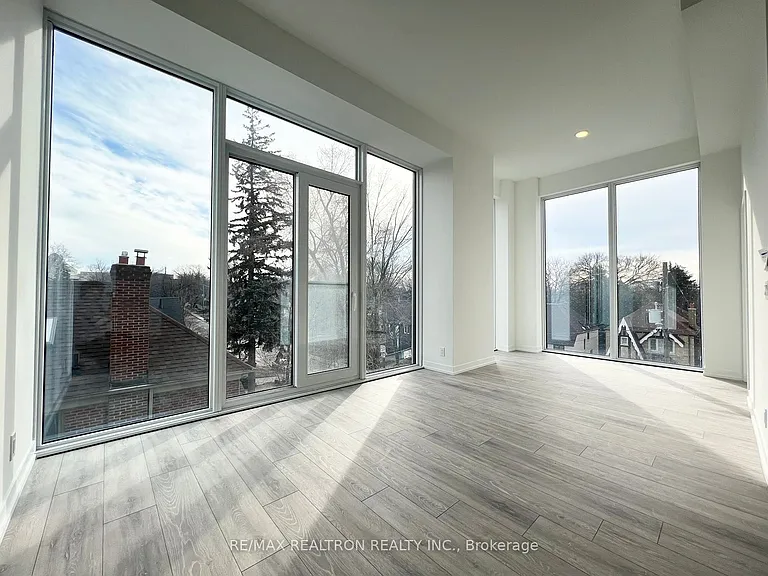 2020 Bathurst St #207 — Photo 11