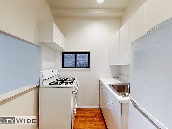 3rd image of 235 E 53rd St #4M