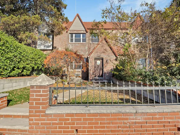 8833 Francis Lewis Blvd, Queens Village, NY 11427