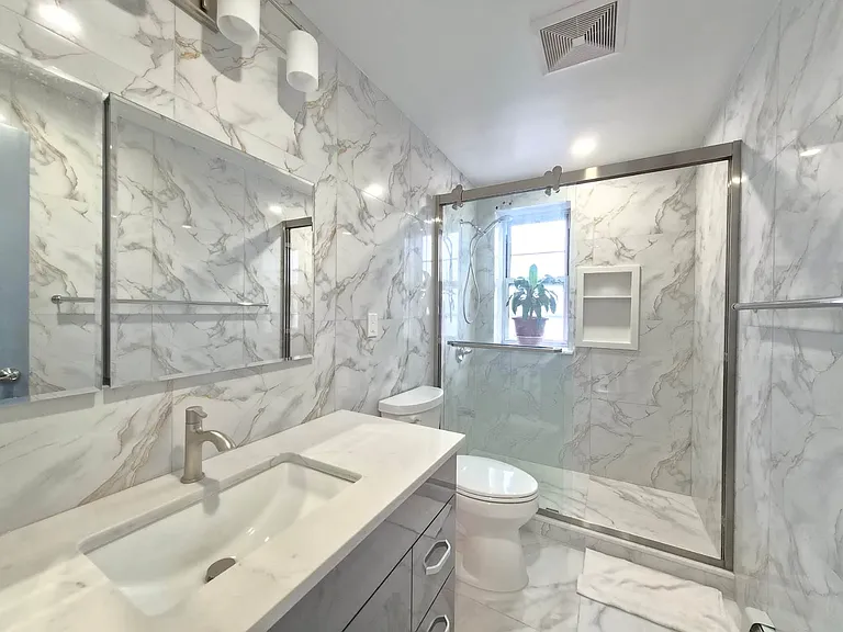 1828 W 7th St #2 — Photo 7