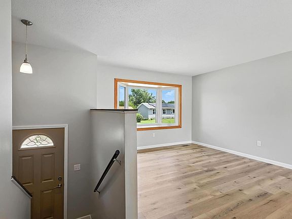 3rd image of 2605 Valley Dr