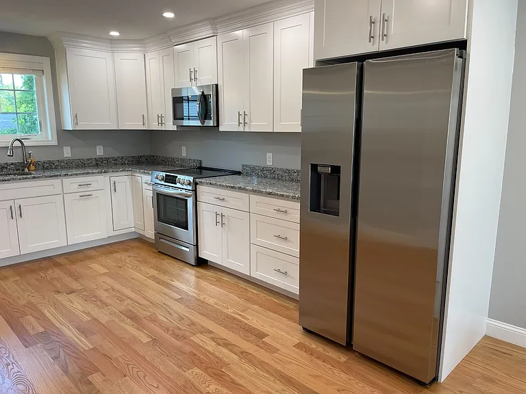 1093 Main St #3 — Photo 5