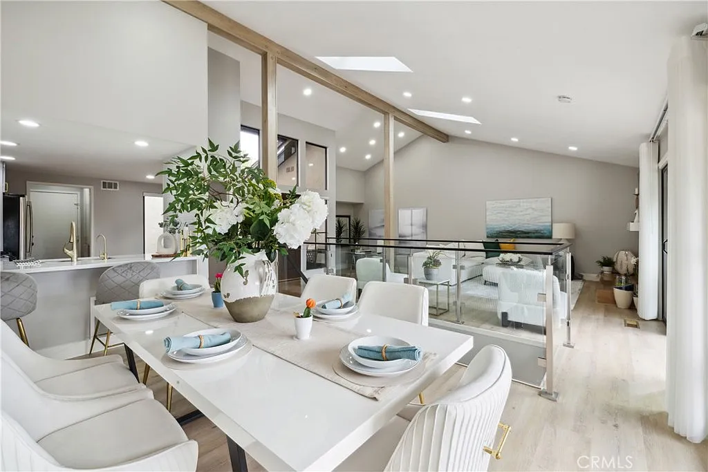 2 bed, 2.5 bath, 1531 sqft, $5,000 — Photo 3