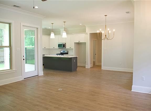 4th image of 42 Deforest Dr