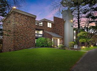 2120 W Good Hope Rd UNIT 6, Glendale, WI 53209