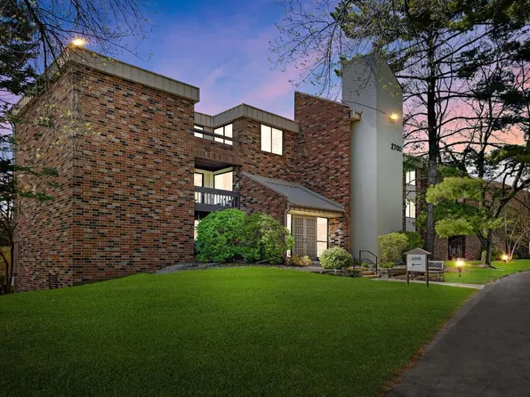 2120 West Good Hope ROAD #6, Glendale, WI 53209
