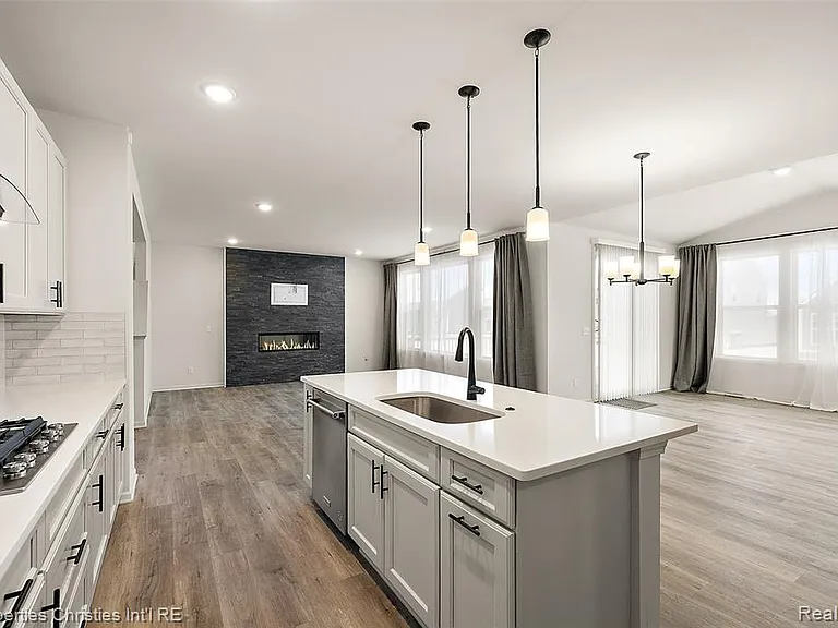 2436 Parkshore Dr — Photo 17