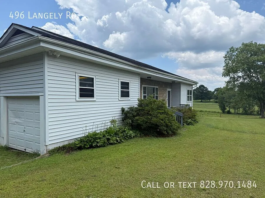Lake & Mountain View in Travelers Rest! — Photo 2