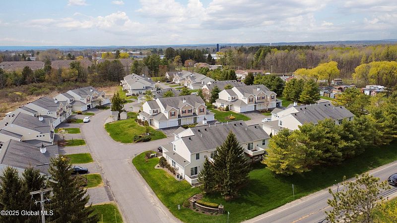 2nd image of 307 Willow Court