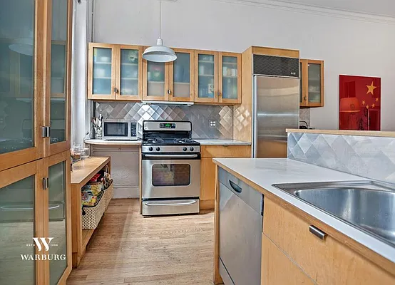 Rented by Warburg | media 23