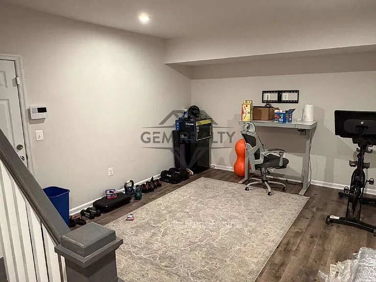 1842 Briscoe Ln — Photo 17