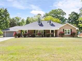 609 Dover Pl, Smiths Station, AL 36877